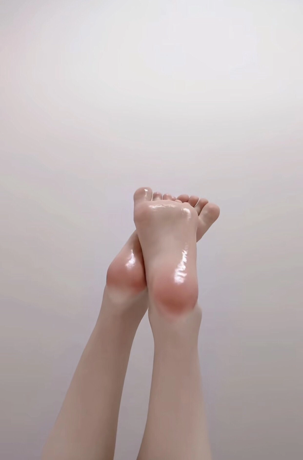 红脚的人。